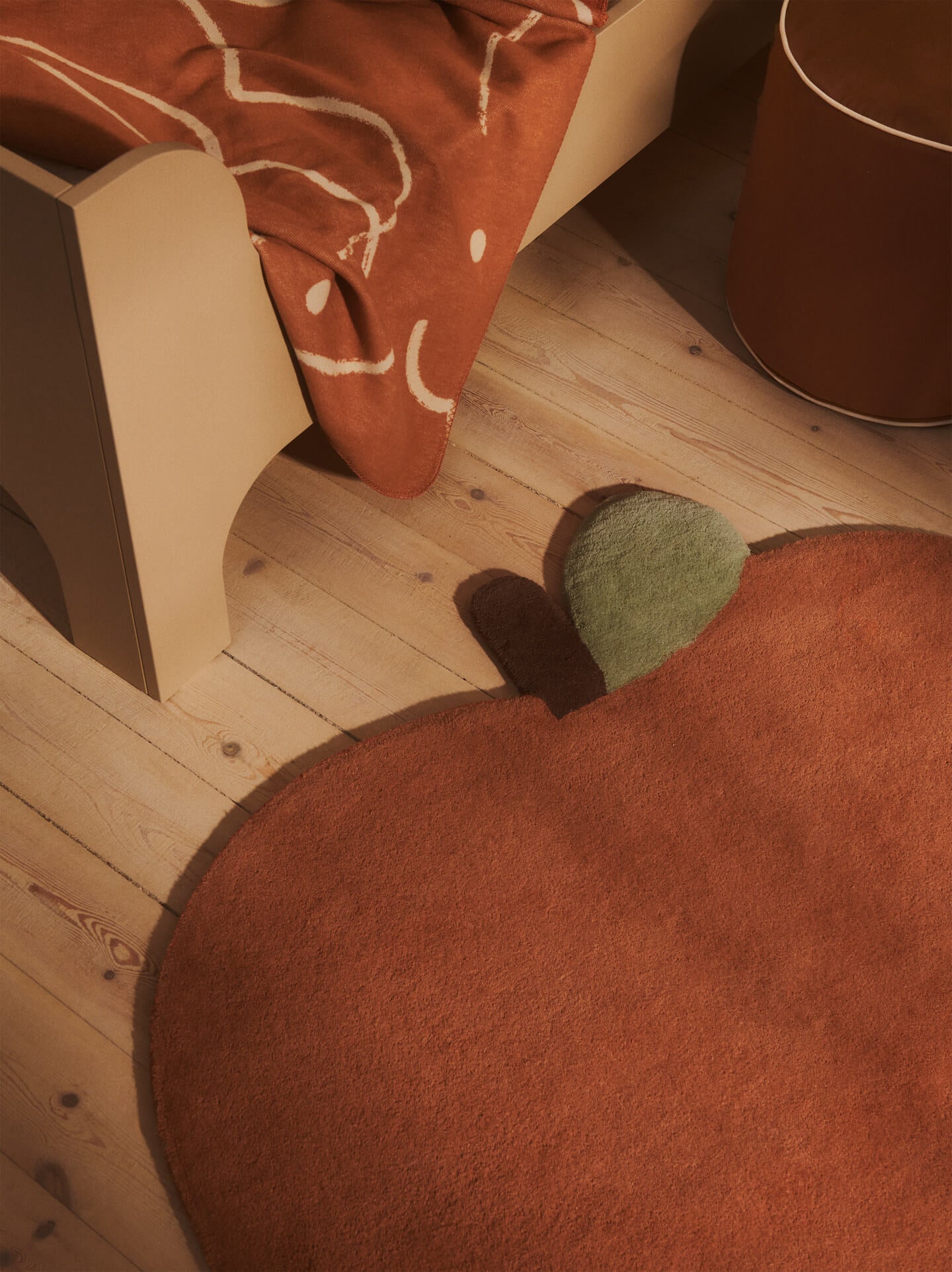 Apple Tufted Rug - Brown Clay