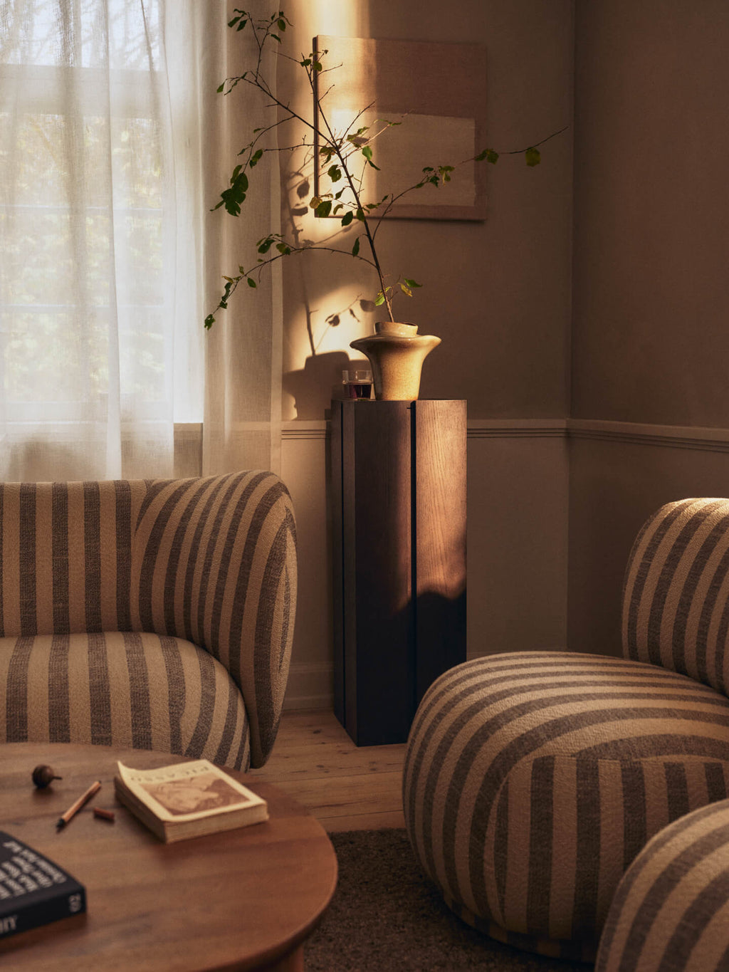 Parcel Pedestal - Dark Stained Oak