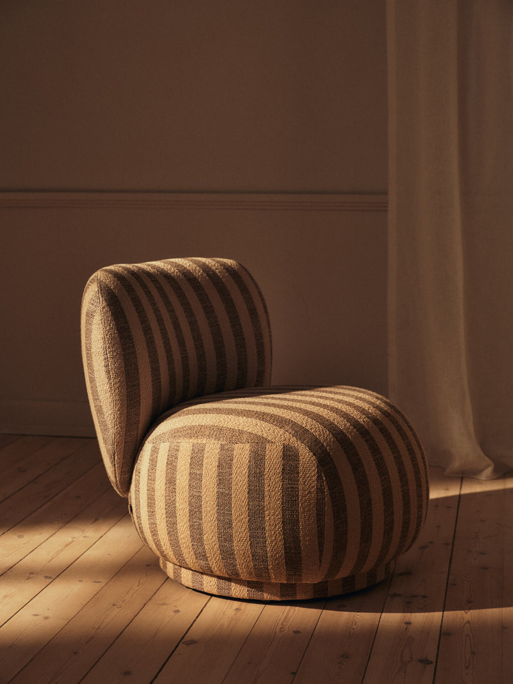 Rico Piccolo Lounge Chair - Louisiana - Sand/Off-White - US