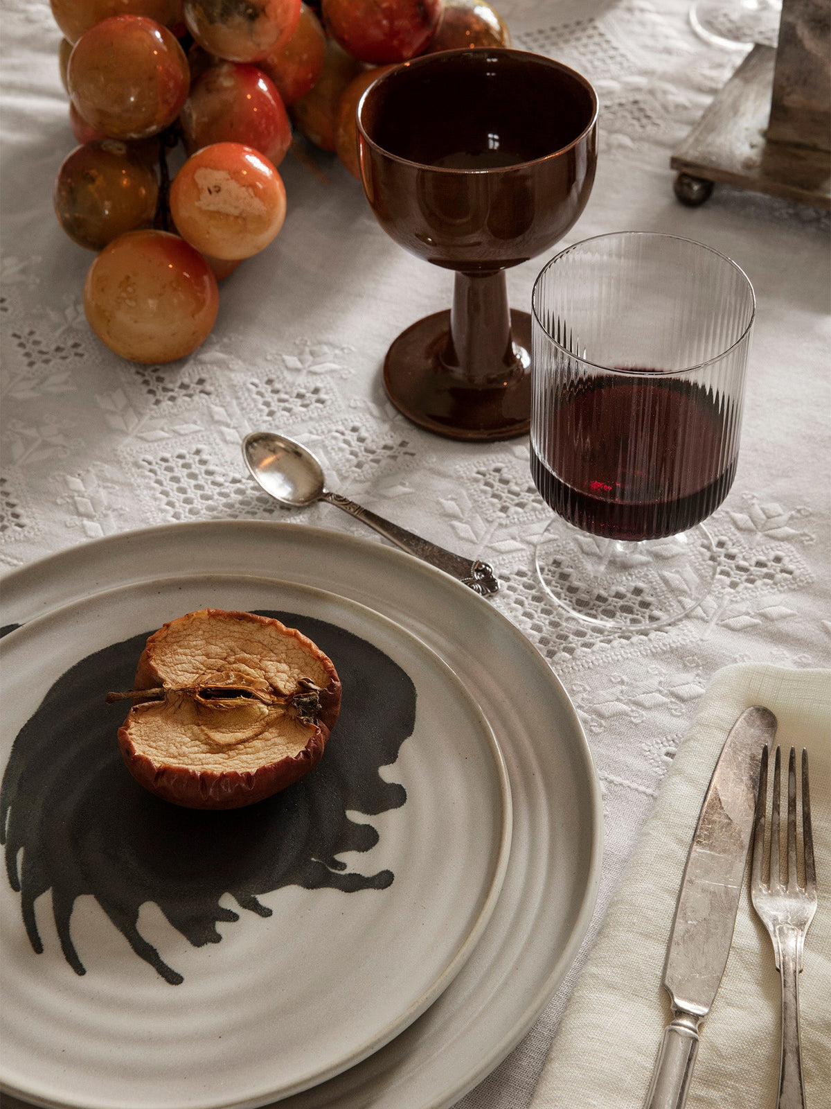 Omhu Plate - Medium - Off-White/Charcoal